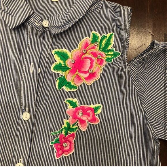 Flower cold shoulder striped shirt - Picture 4 of 7